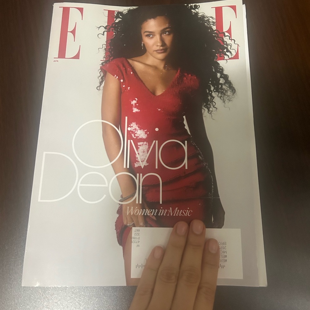 Elle Magazine - Picture 3 of 6
